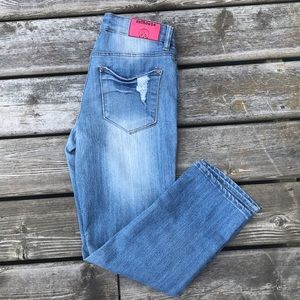 Dollhouse Distressed Capri jeans 7